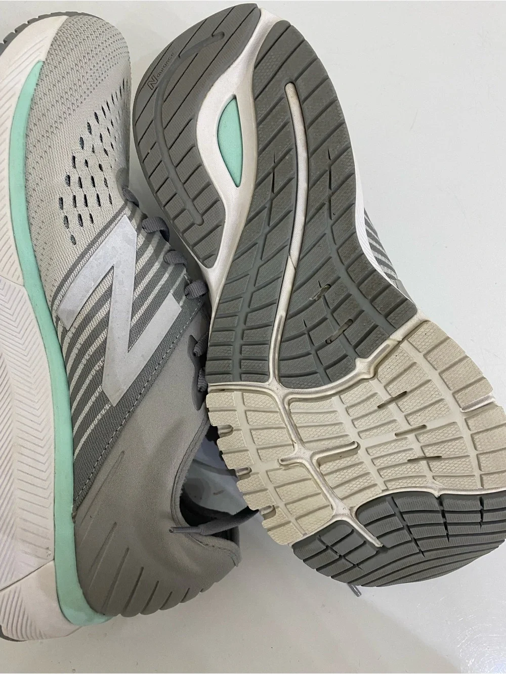 New Balance  860 Women's Light Gray Athletic Sneakers with Mint Trim